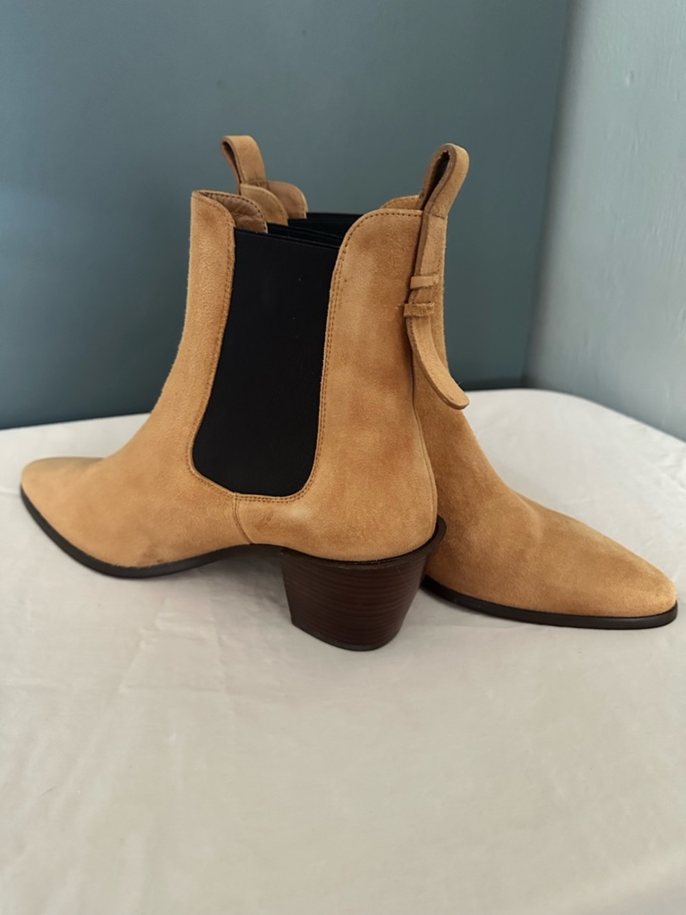 FRAME Suede Chelsea Ankle Boots – EU 39.5 / US 9 / ✨Effortless Luxe✨